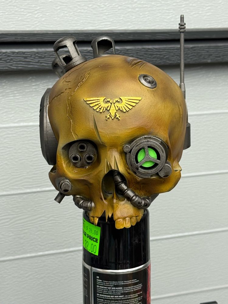 Warhammer 40K servo-skull, painted by Brodie