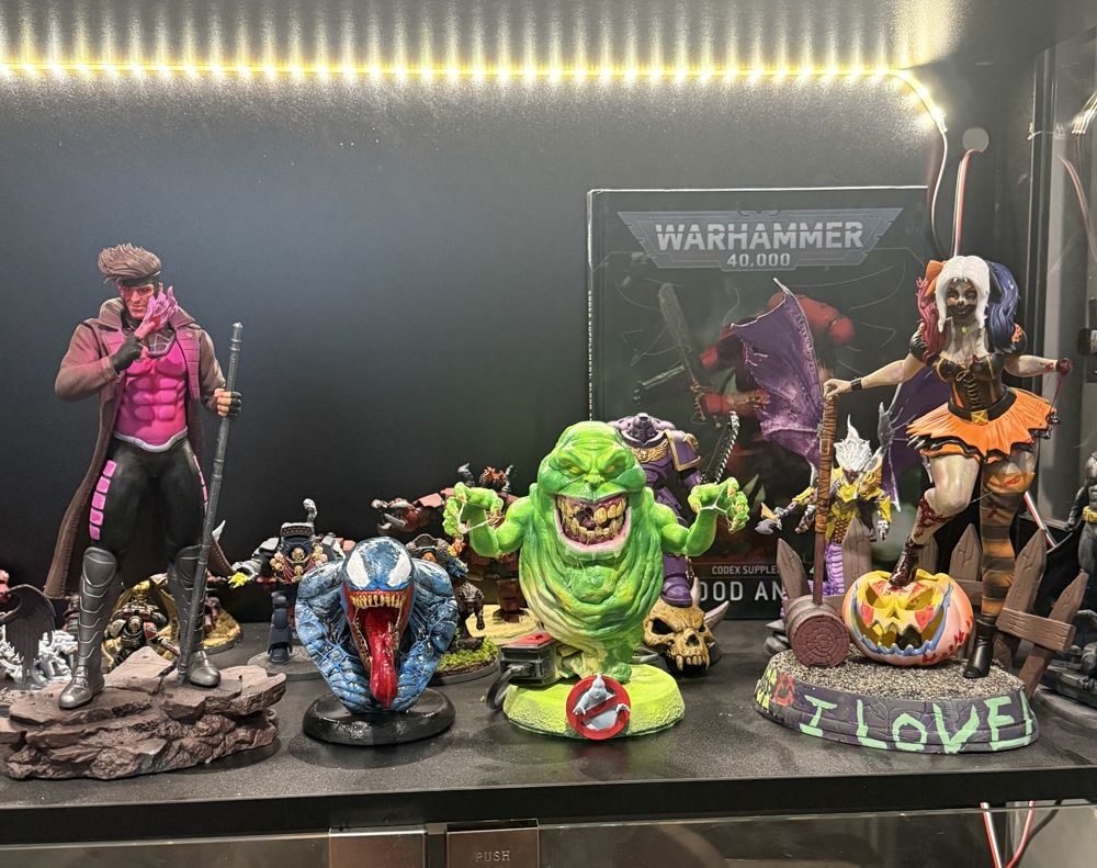 Display shelf: Gambit, Venom, Slimer, Harley and Warhammer 40K, painted by Brodie